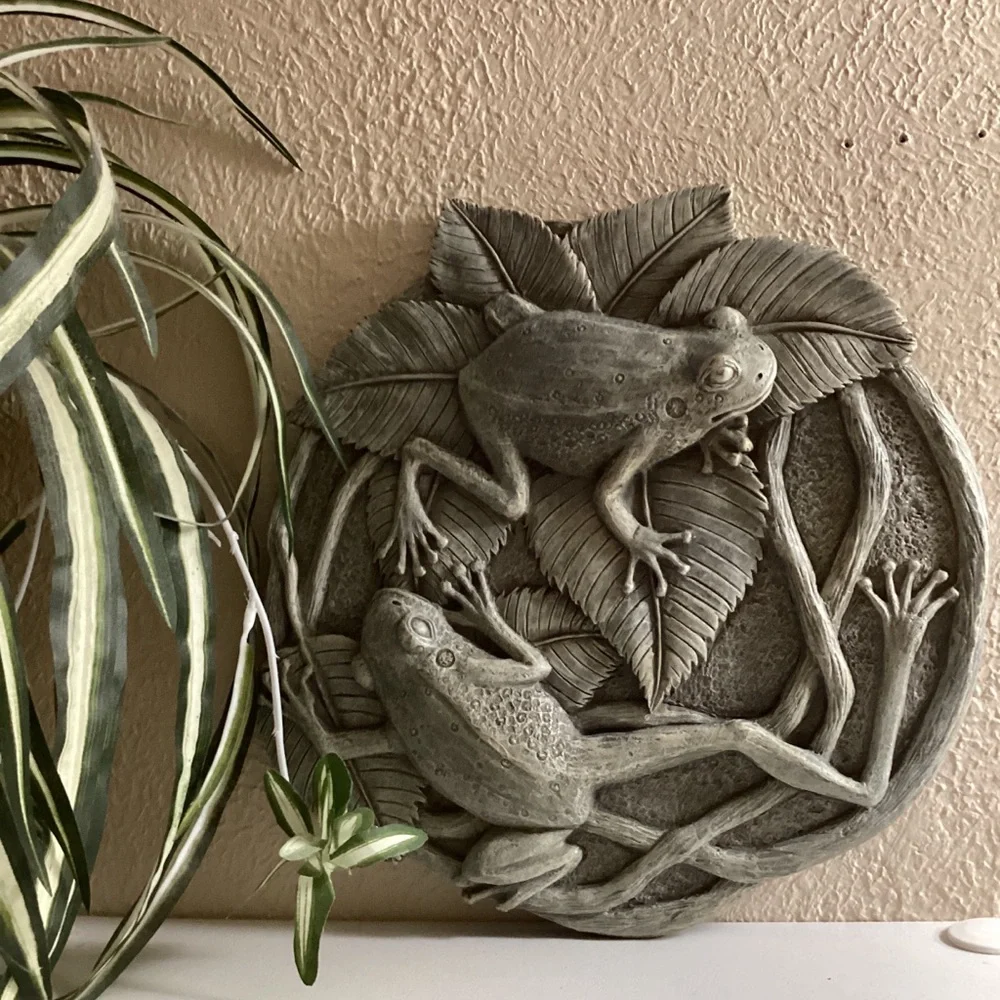 3D Frogs On Vines Round Hanging Step Stone Garden Plaque Decor Matte Slate Green - Picture 4 of 16